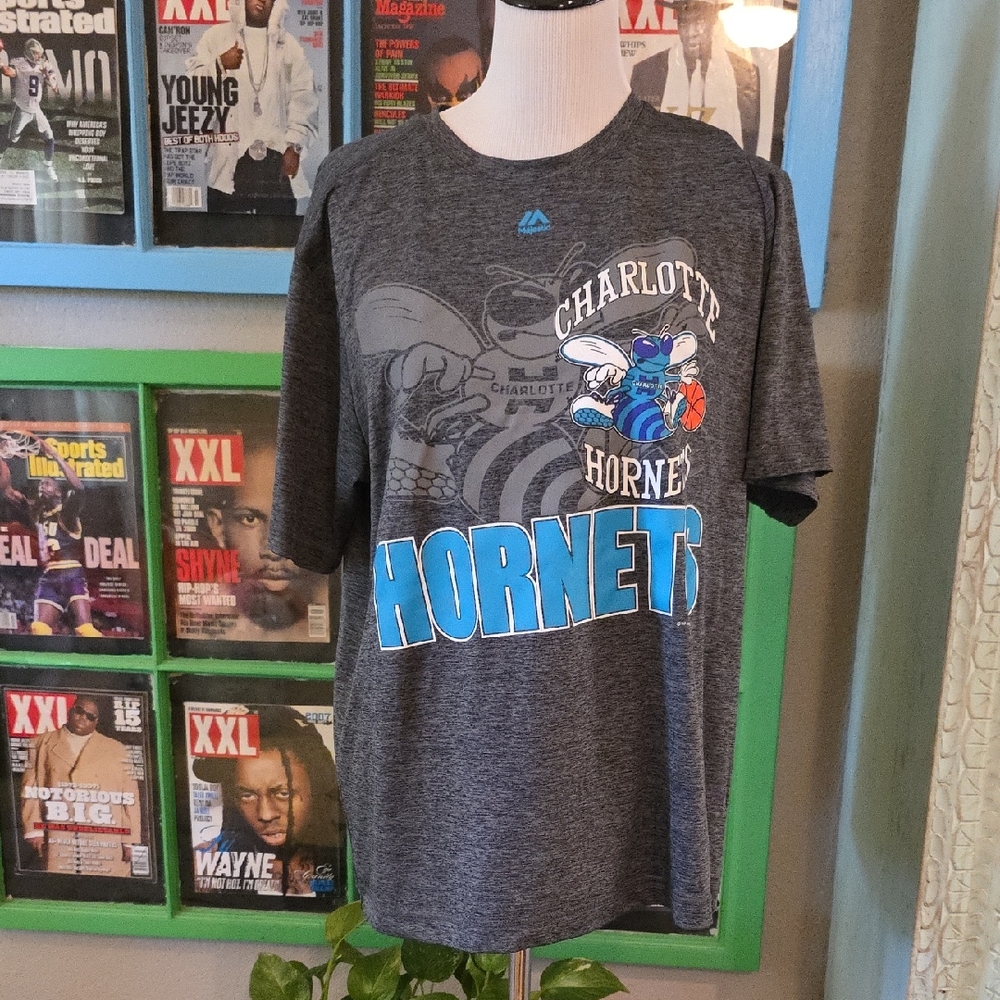 EUC LARGE Charlotte Hornets Majestic Hardwood Classics NBA Charcoal Tee